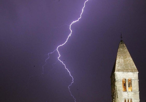 Imagen de archivo de una tormenta eléctrica.