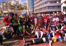 El grupo de amigos y conocidos que formaron un pasacalles por las calles de Las Canteras hace 10 años y crearon el Encuentro de Aficiones de la Copa del Rey.