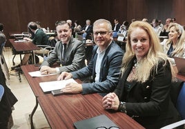 El presidente de la Mancomunidad del Norte, Teodoro Sosa (izquierda), en la asamblea nacional.