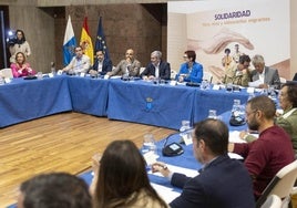 Reunión entre ayuntamientos, cabildos y entidades del tercer sector este jueves en Tenerife.