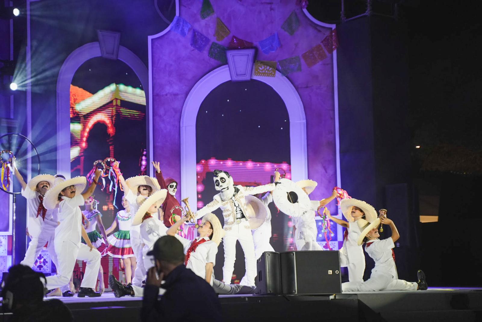 Y Coco dio paso a las seis candidatas al trono infantil…