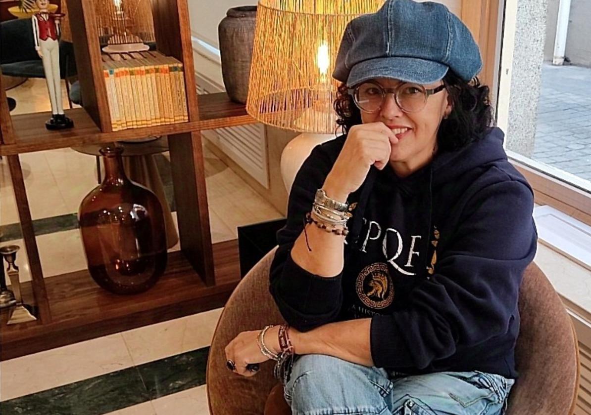 Tina Suárez: «La palabra poética no debe quedar solapada por lo emocional»