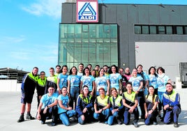 Integrantes del equipo de Aldi que participará en la prueba deportiva.