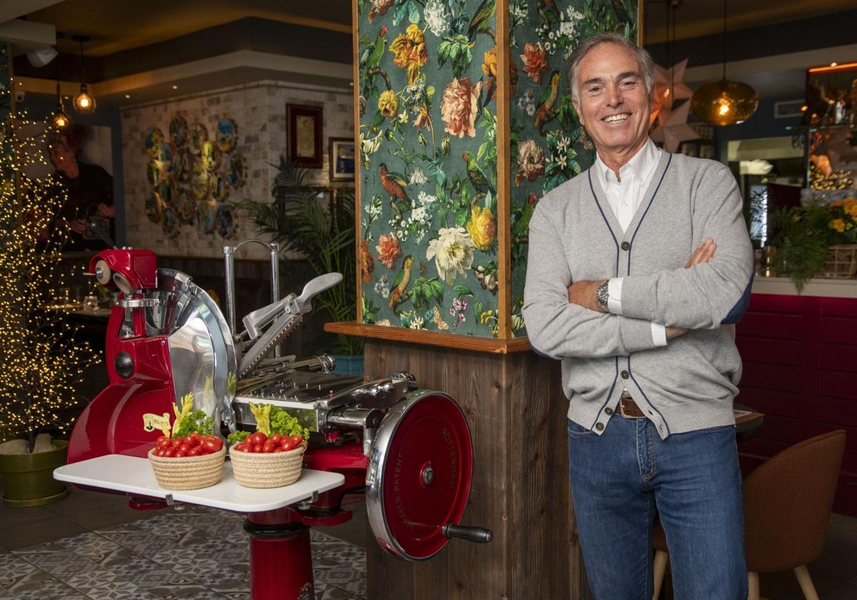Francesco Paratore en su restaurante Vai Piano