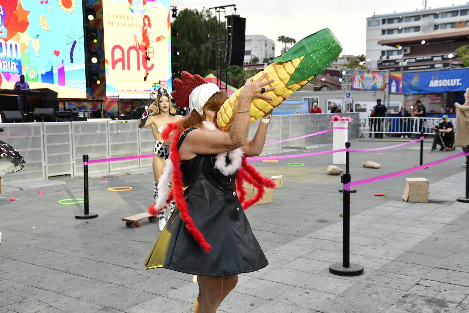 Con tacones y a la carrera por el Pride