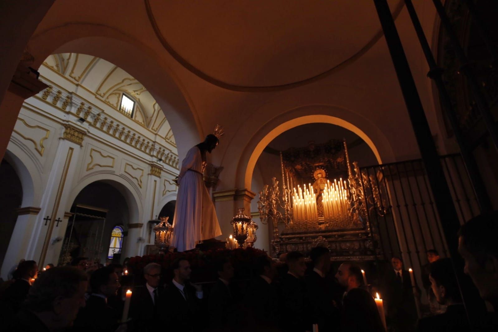 Vía crucis claustral del Cristo de la Humillación