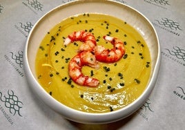 Receta de gazpacho de aguacate con gamba roja