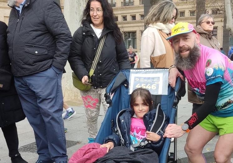 Erin y su aita antes de la carrera de Zaragoza de este mismo año