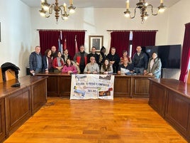 Representantes de los centros educativos en el Ayuntamiento.