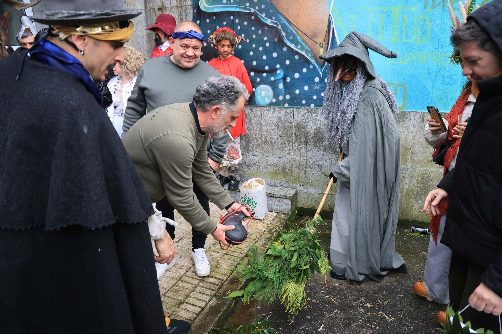 Folixa y desfile en la puesta de largo de La Benéfica de Rodrigo Cuevas