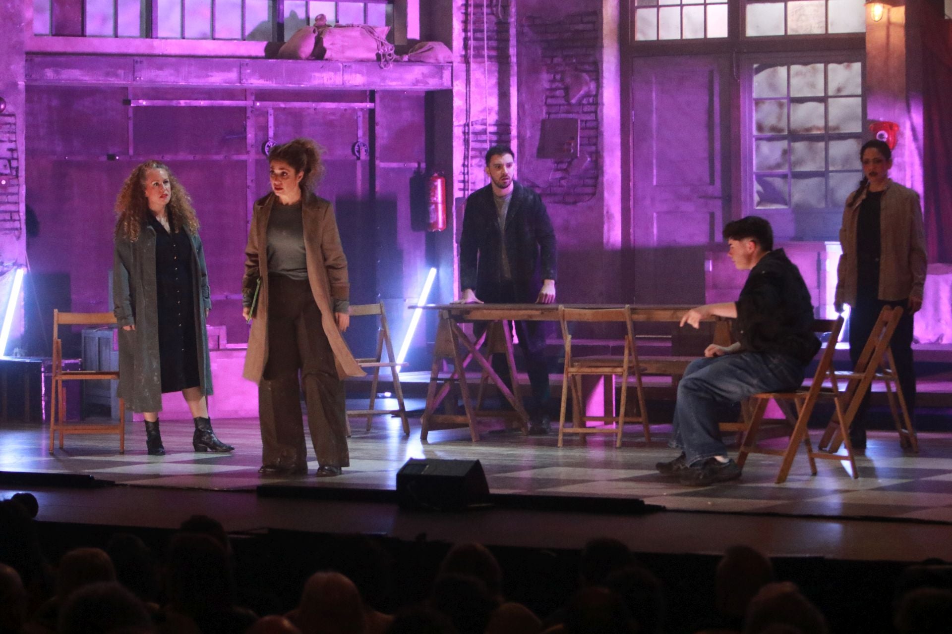 El musical Godspell triunfa en el Jovellanos