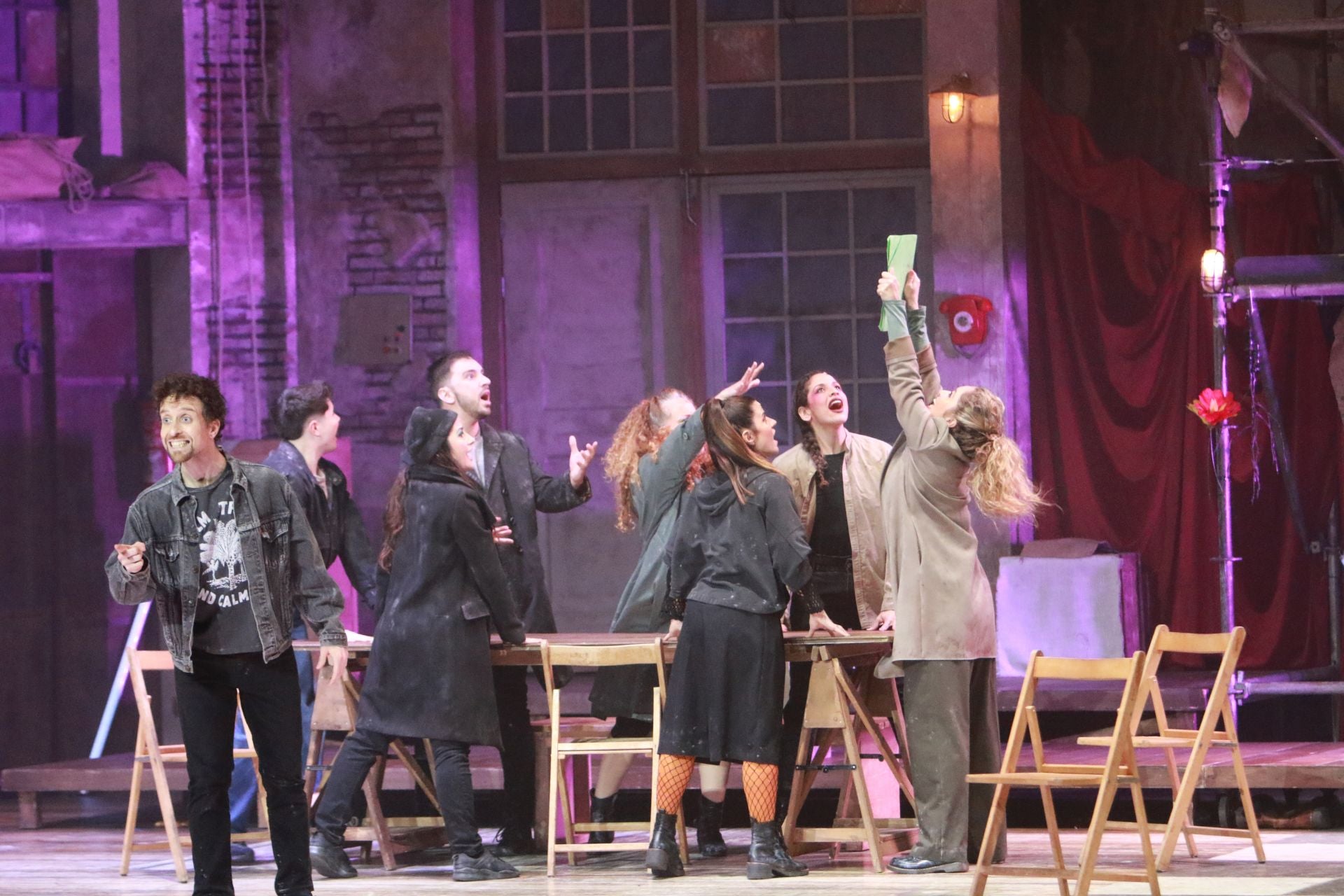 El musical Godspell triunfa en el Jovellanos