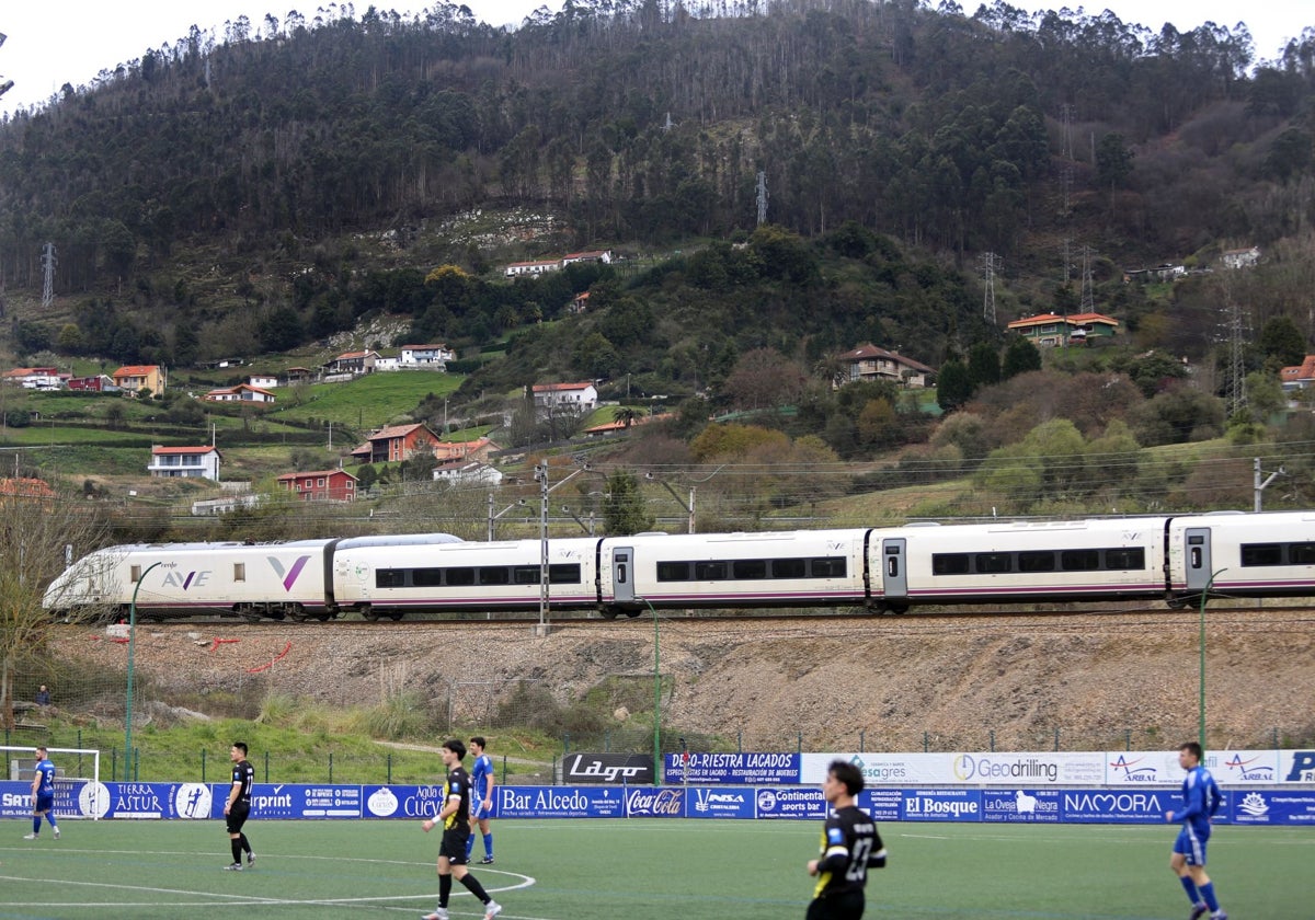 Asturias y Galicia aspiran a los dos trenes AVE que Renfe tendrá libres en junio