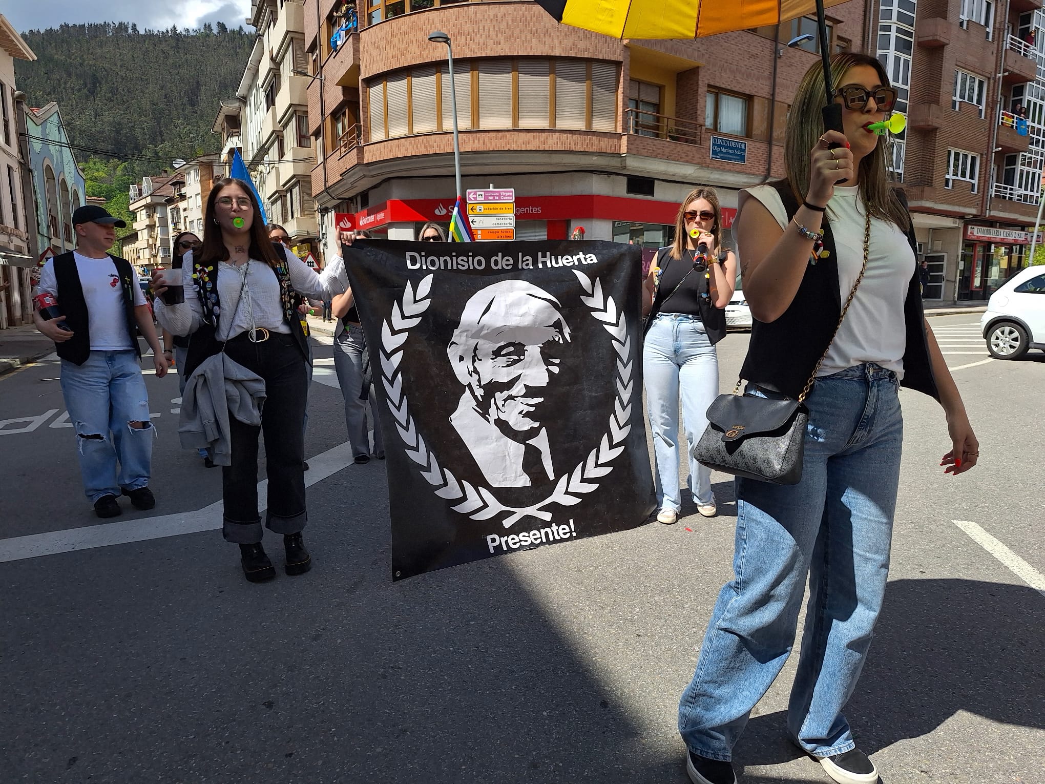 Infiesto, de fiesta con sus Piragües