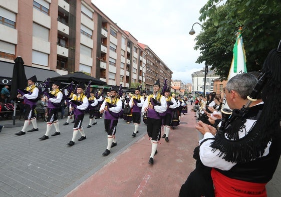 Desfile del XVIII Alcuentru de Bandes de Gaites de Castrillón.