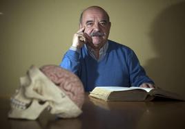 Miguel Gutiérrez es académico de número de la Real Academia de Medicina del País Vasco.
