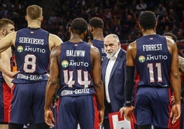 Pablo Laso, con gesto serio a la salida de un tiempo muerto.