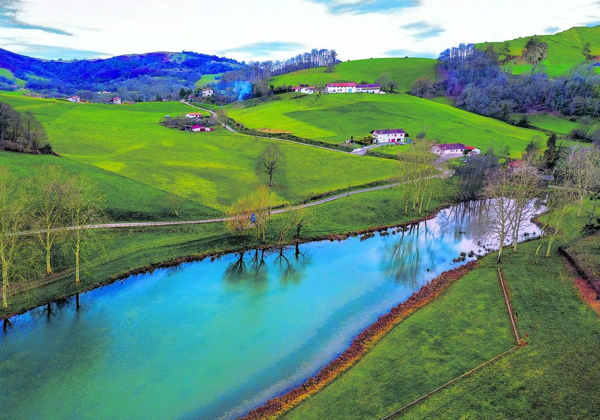 El lago que desató una guerra por un molino