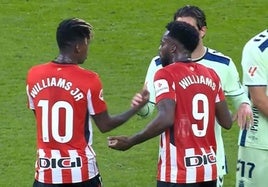 Nico e Iñaki discuten tras el encuentro.