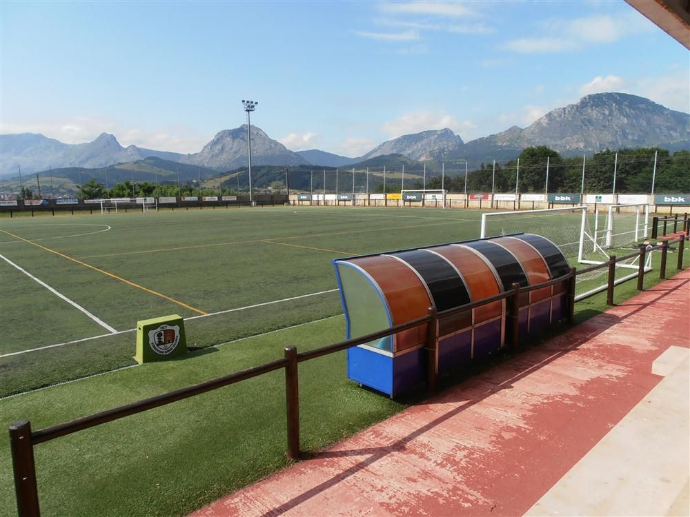 Iurreta ofrece apoyo legal y psicológico al menor que denunció al padre de un compañero de equipo por pegarle
