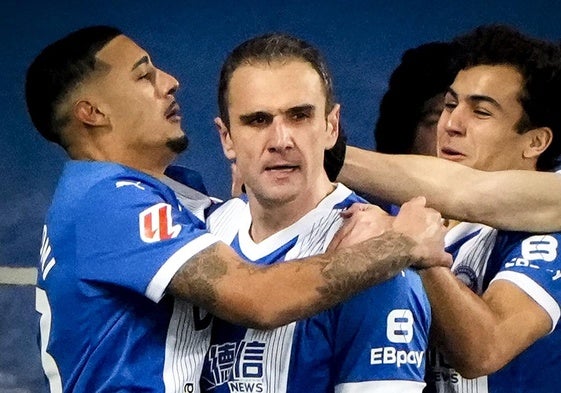 Kike García celebra uno de los goles del Alavés de esta temporada.