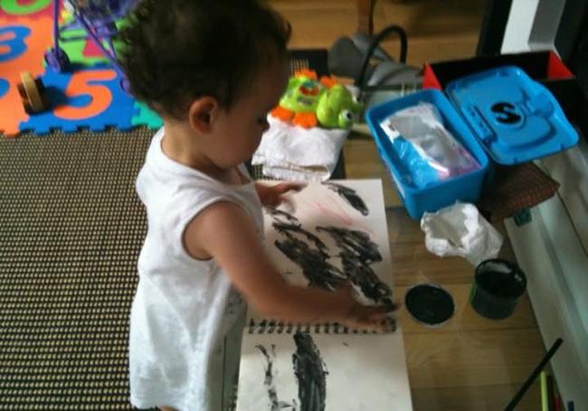 Lucía, pintando en su infancia.