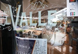 Así ha quedado el bar en el que se ha producido la trifulca entre hinchas de Alavés y Valladolid