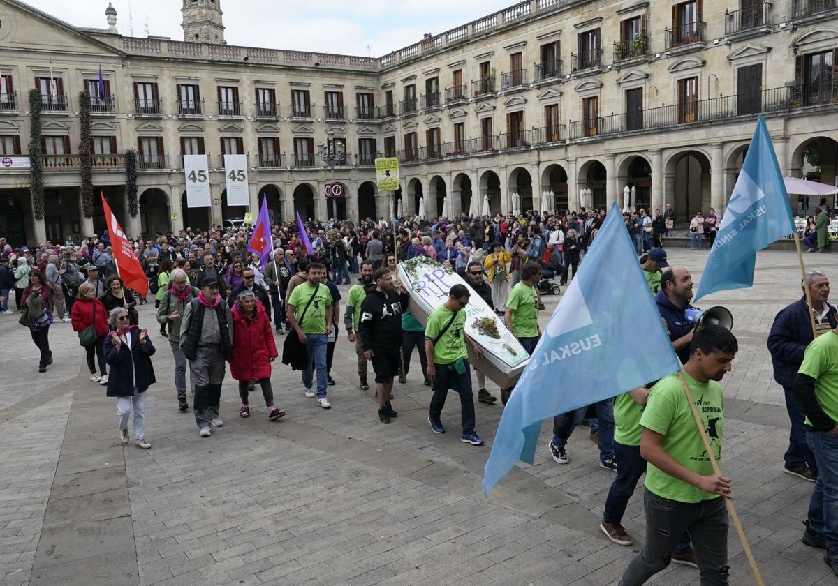 Concentración este lunes de los trabajadores de Enviser tras dos meses de huelga.