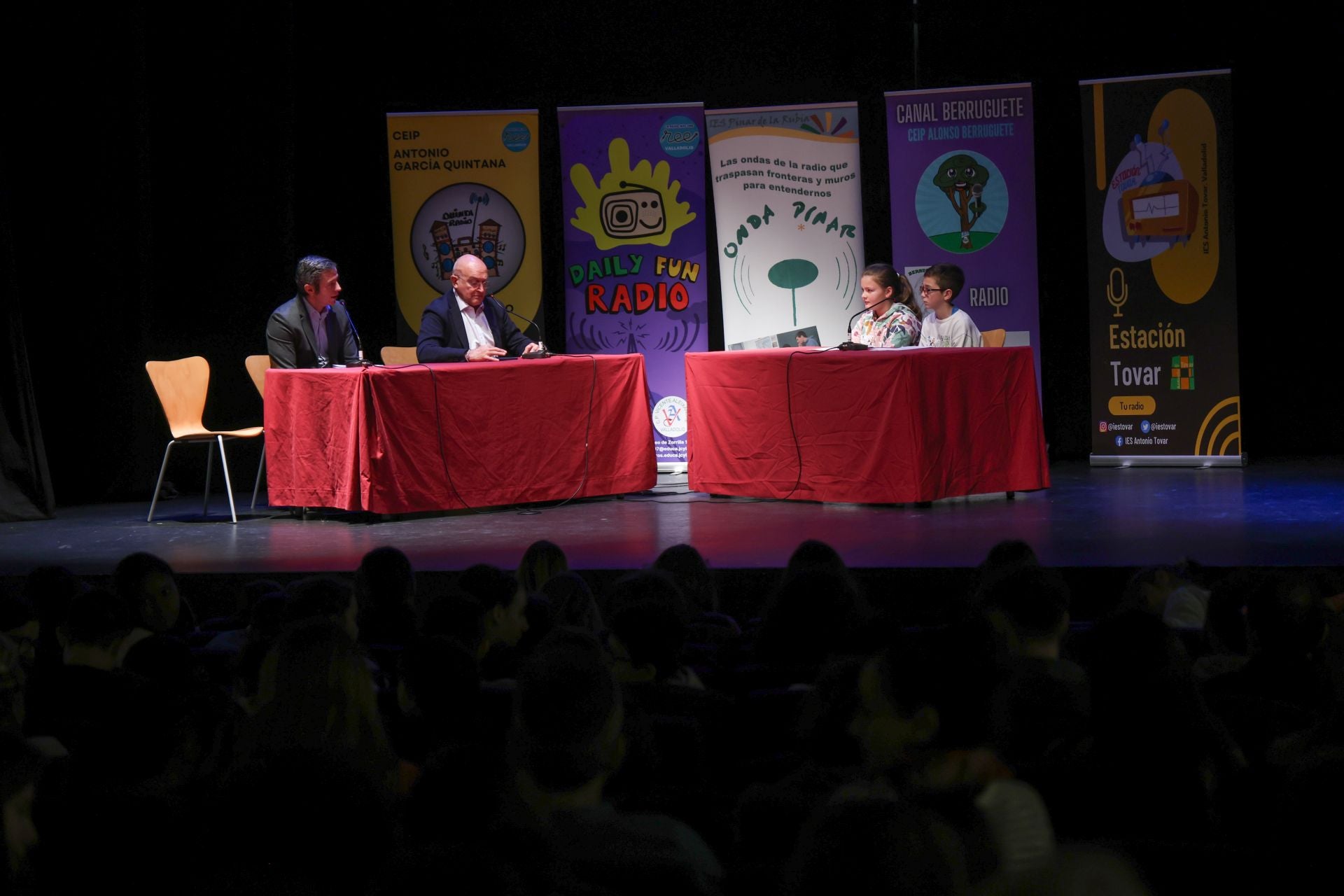 Jornada de radio escolar en el centro cívico José María Luelmo de Valladolid