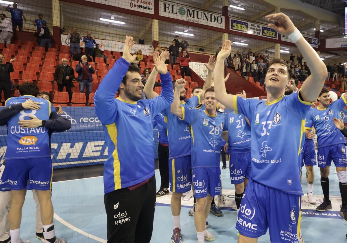 Los jugadores del Recoletas celebran la victoria.