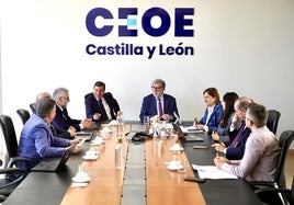 La Junta Directiva de la CEOE Castilla y León, reunida este martes con el consejero de Economía, Carlos Fernández Carriedo.