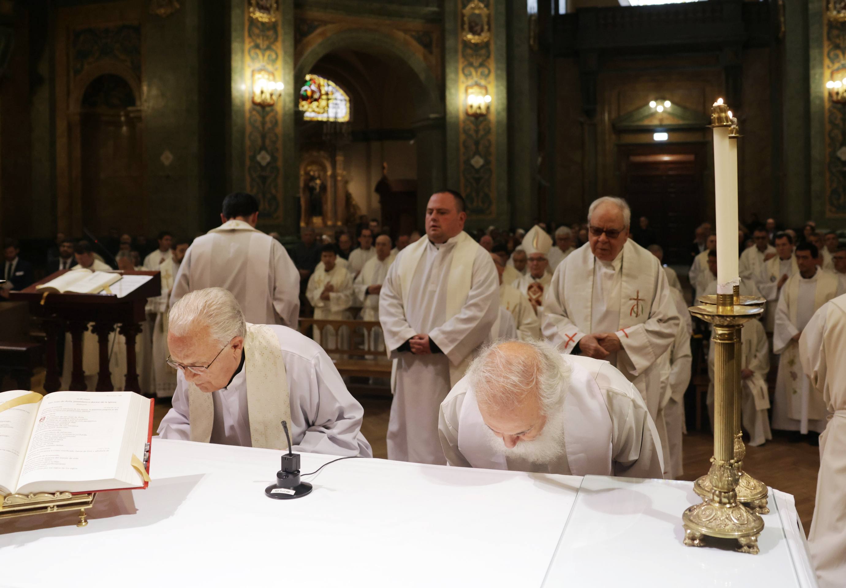 El homenaje a los sacerdotes del clero vallisoletano, en imágenes