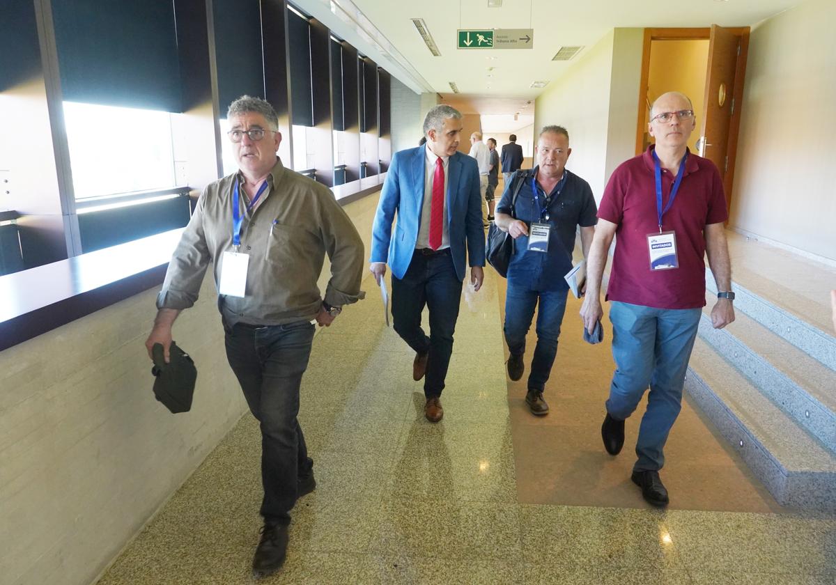 El comité de empresa de Azucarera, el martes en las Cortes.
