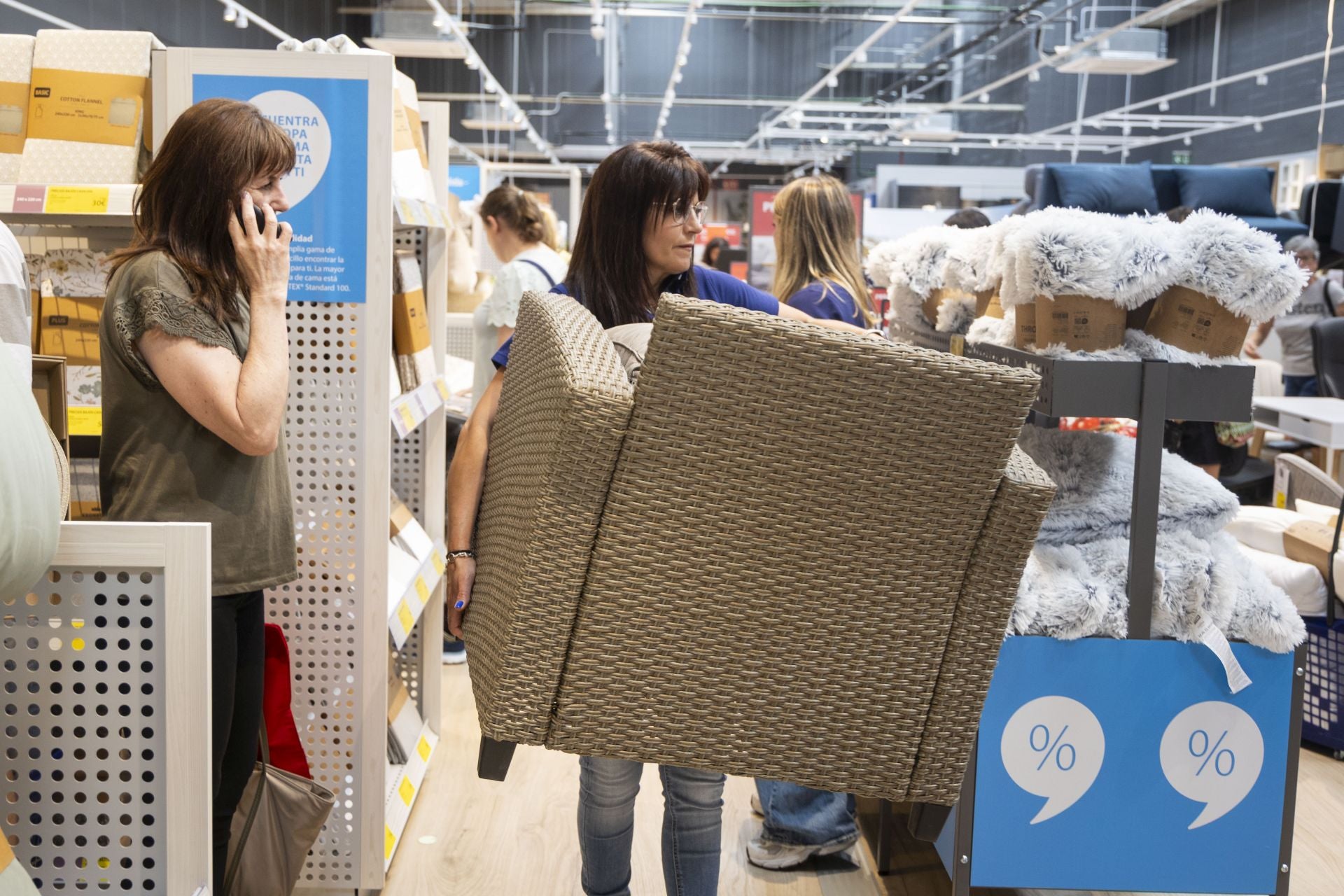 Las fotos de la inauguración de la tienda de la cadena Jysk en Valladolid