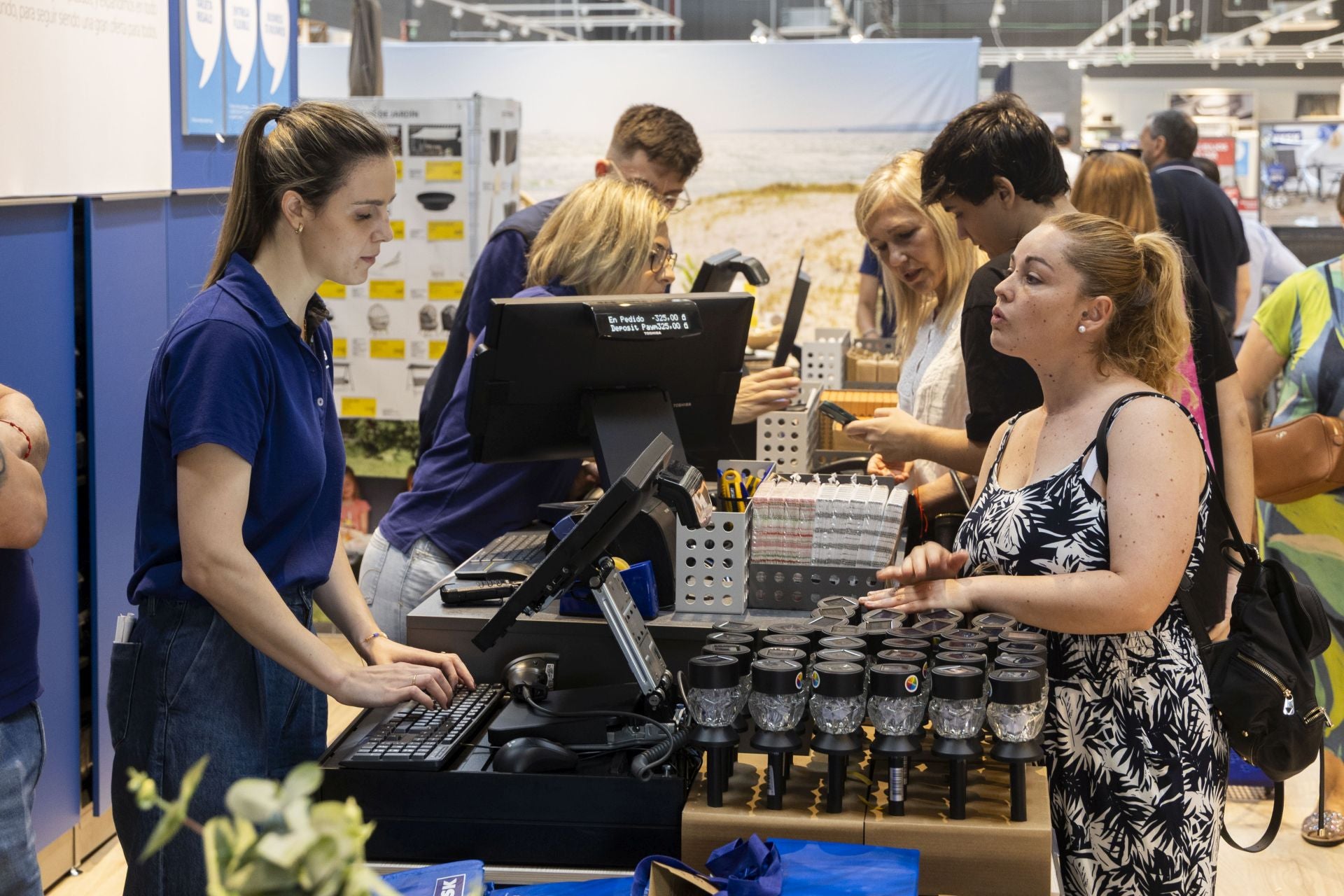 Las fotos de la inauguración de la tienda de la cadena Jysk en Valladolid