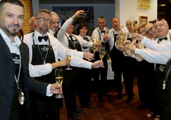Los sumilleres brindan en honor a San Marcial Copero.