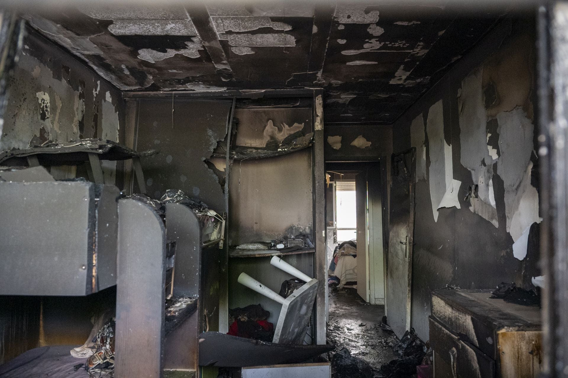 Así ha quedado la vivienda tras el incendio en el que han muerto dos perros