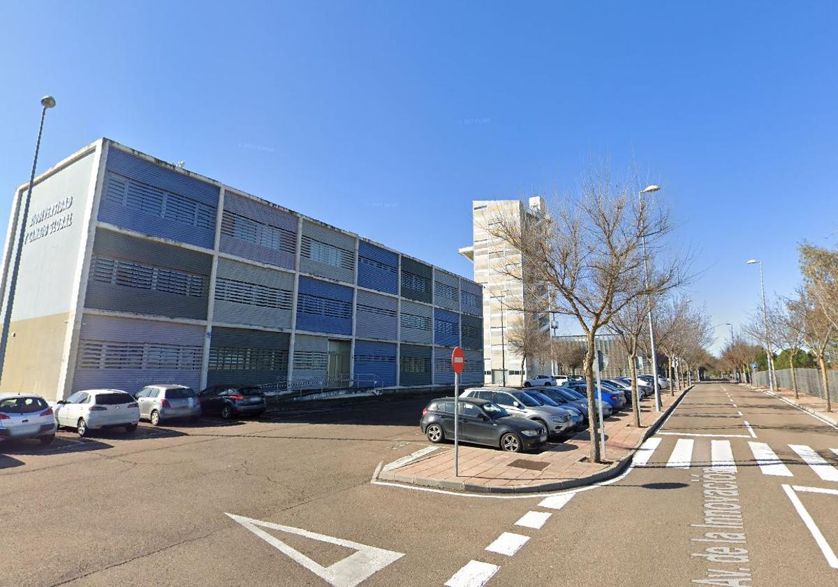 Avenida de la innovación, en el campus universitario de Badajoz.