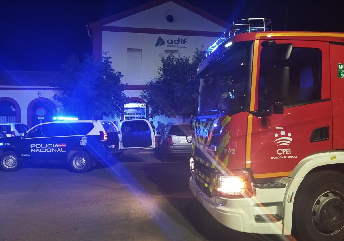 Rescatan a un matrimonio mayor atrapado en el interior de la estación de tren de Almendralejo