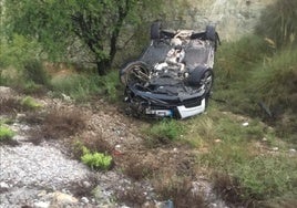 Vehículo accidentado en un accidente a la altura de Freila..