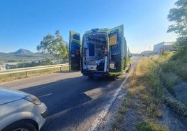 Una ambulancia en la provincia de Jaén, en una imagen de archivo.