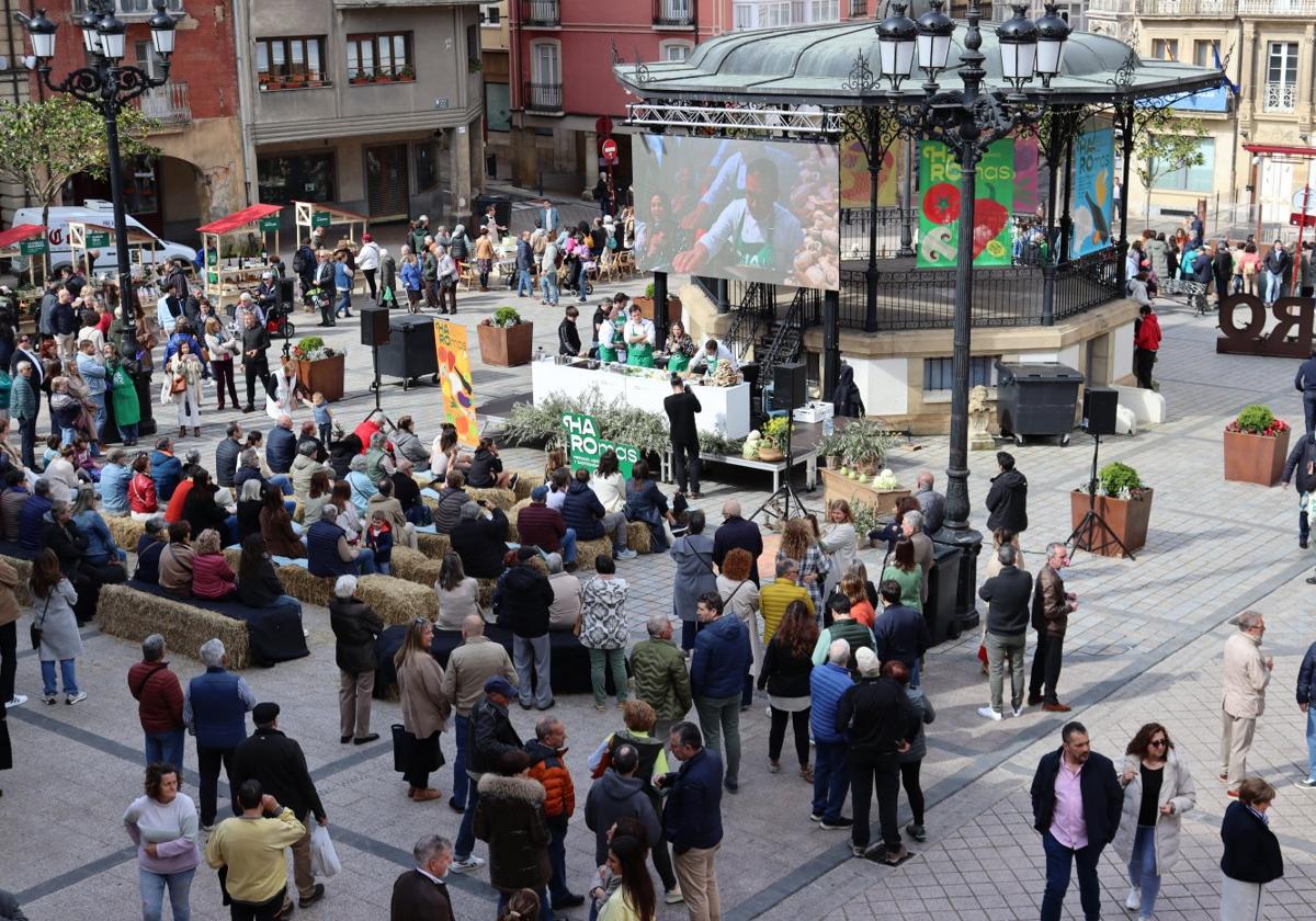Miles de vecinos y visitantes se acercaron a la inauguración del Mercado Agrícola y Gastronómico.