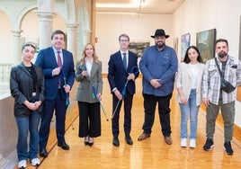 Acto de entrega de las varas del pueblo gitano a Alberto Galiana, Marta Fernández y Gonzalo Capellán.