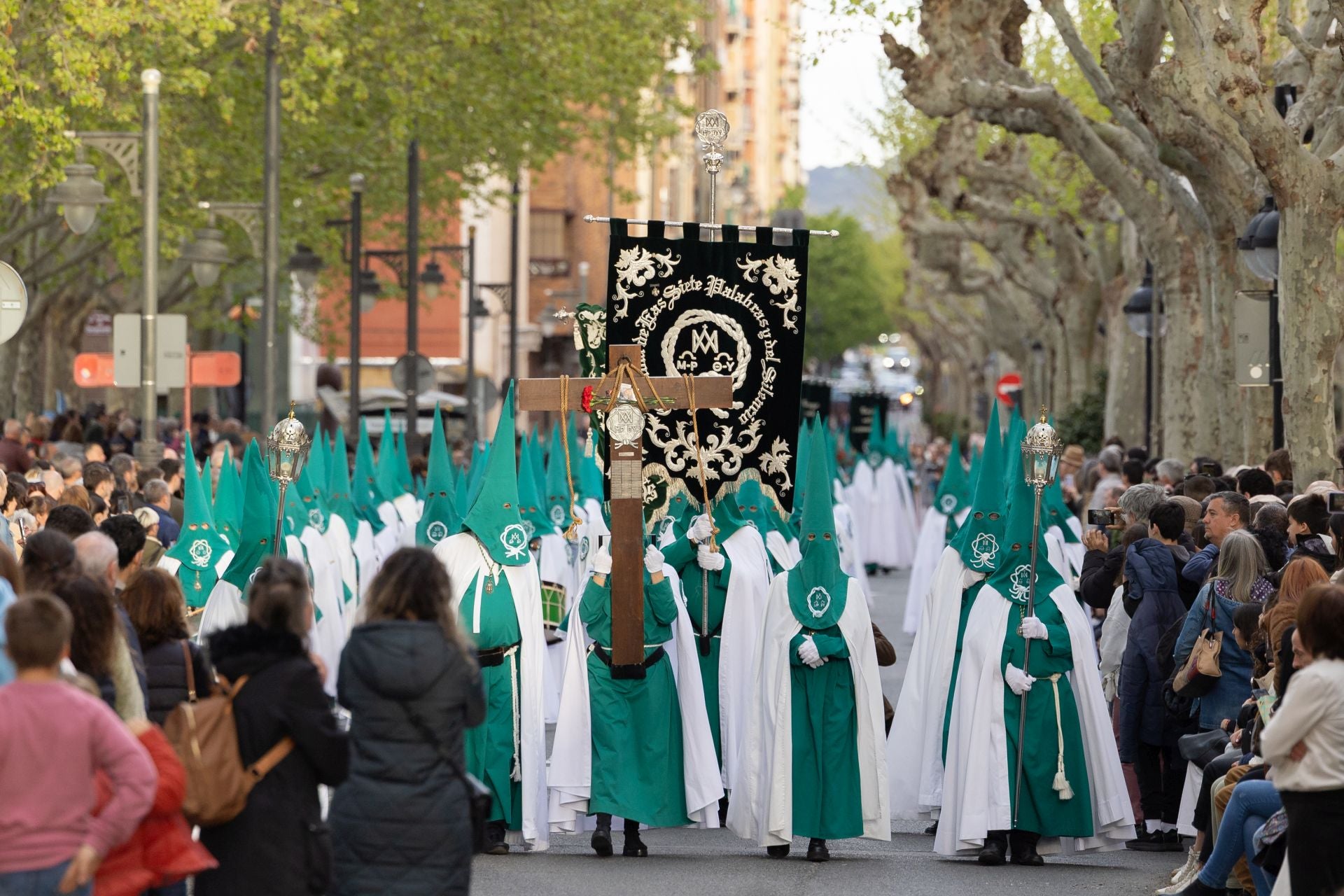 La procesión de las Siete Palabras con el Cristo Yacente, en imágenes