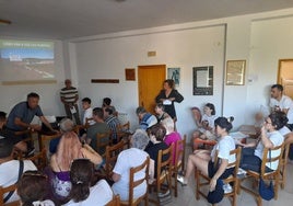 Charla de b.power sobre el proyecto de la planta de biogás ayer en el hogar del jubilado de Valverde.