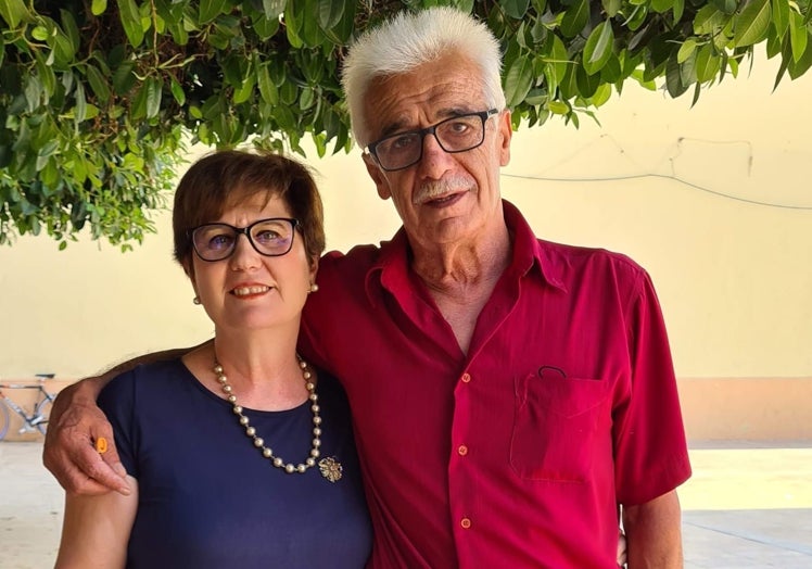 Juani y su marido Juan Villanueva, afectado por una negligencia.