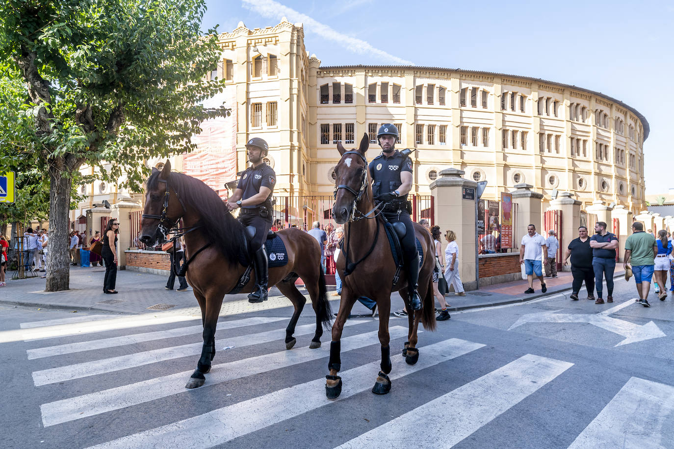 Las imágenes del público en la primera tarde de la Feria Taurina de Murcia