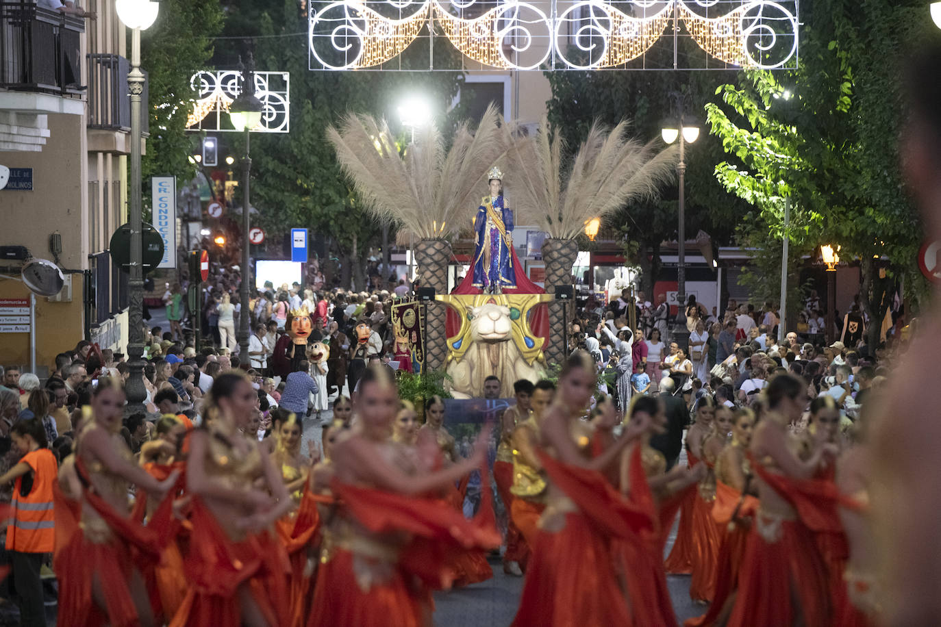 El gran desfile de Moros y Cristianos en Murcia, en imágenes