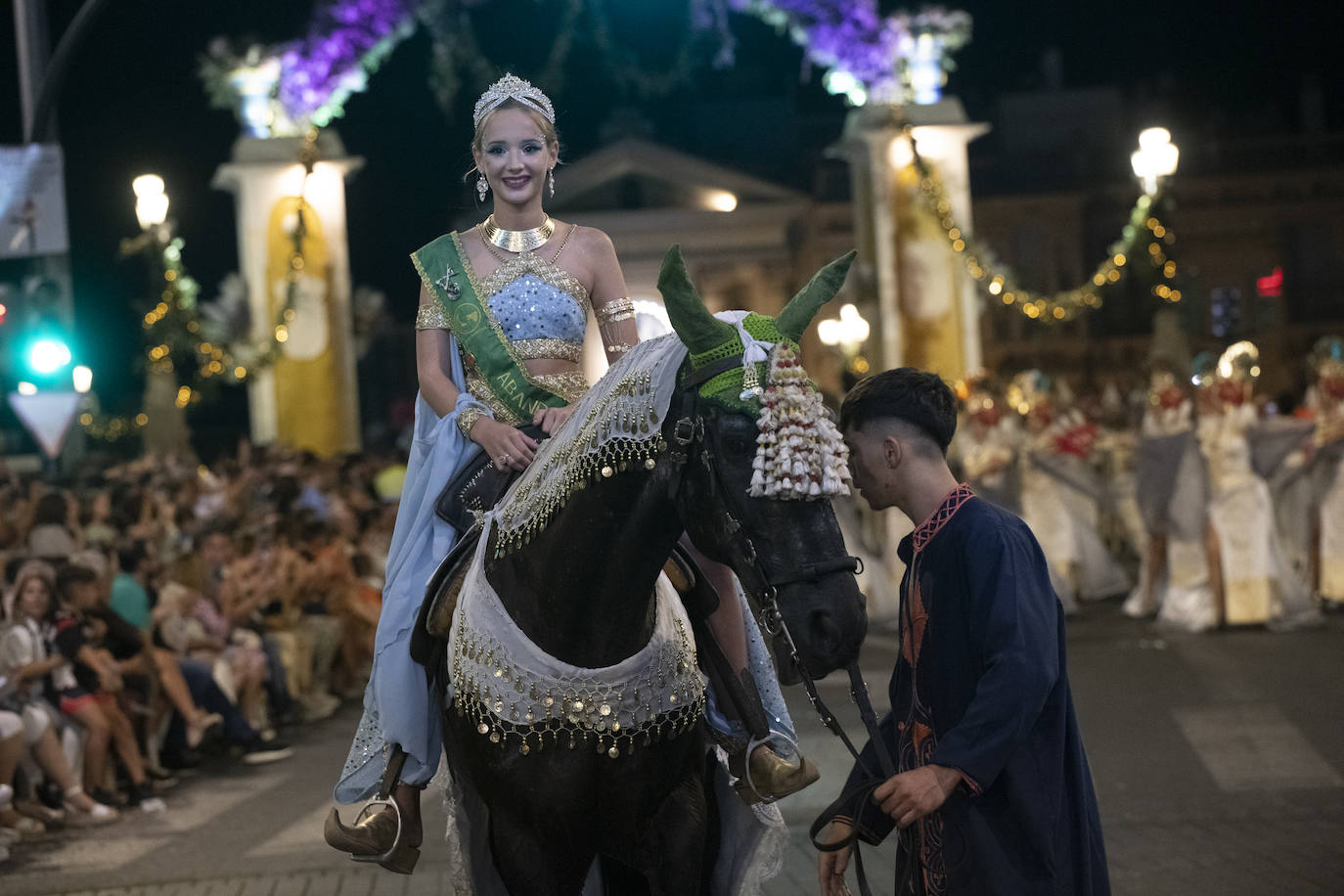 El gran desfile de Moros y Cristianos en Murcia, en imágenes