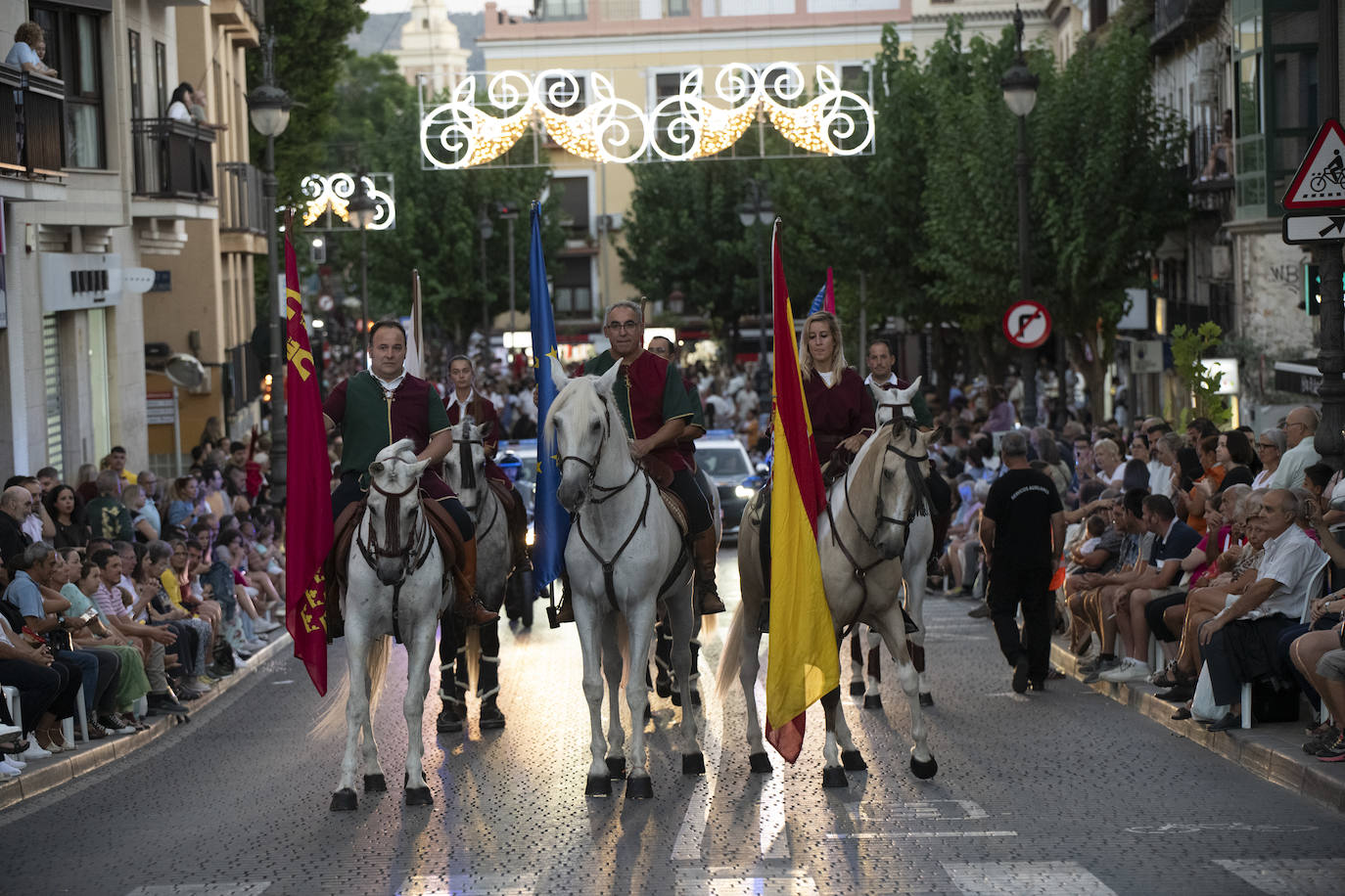 El gran desfile de Moros y Cristianos en Murcia, en imágenes